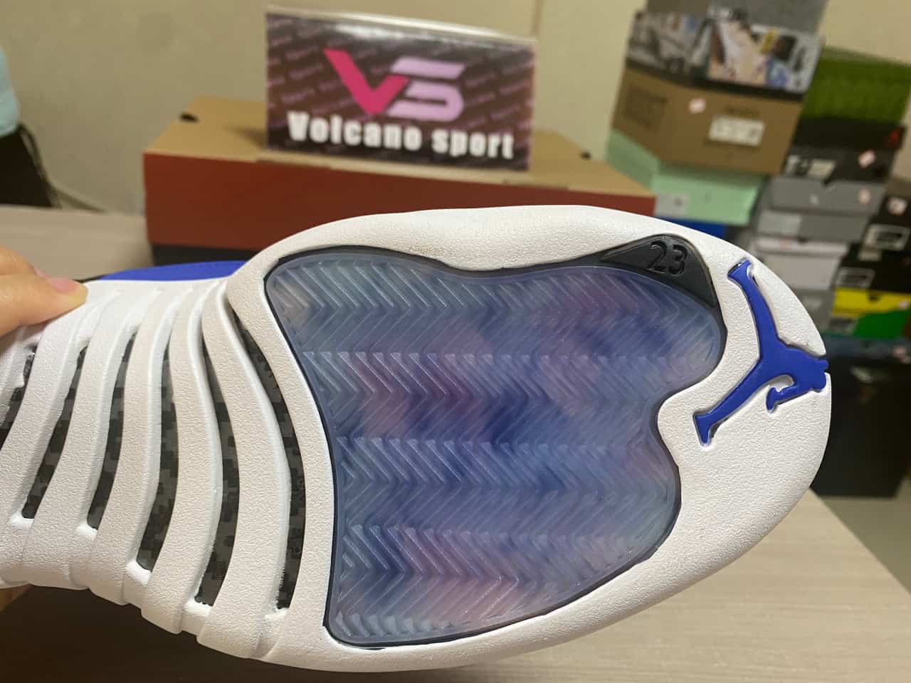 Jordan 12 Retro Hyper Royal AO6068-004