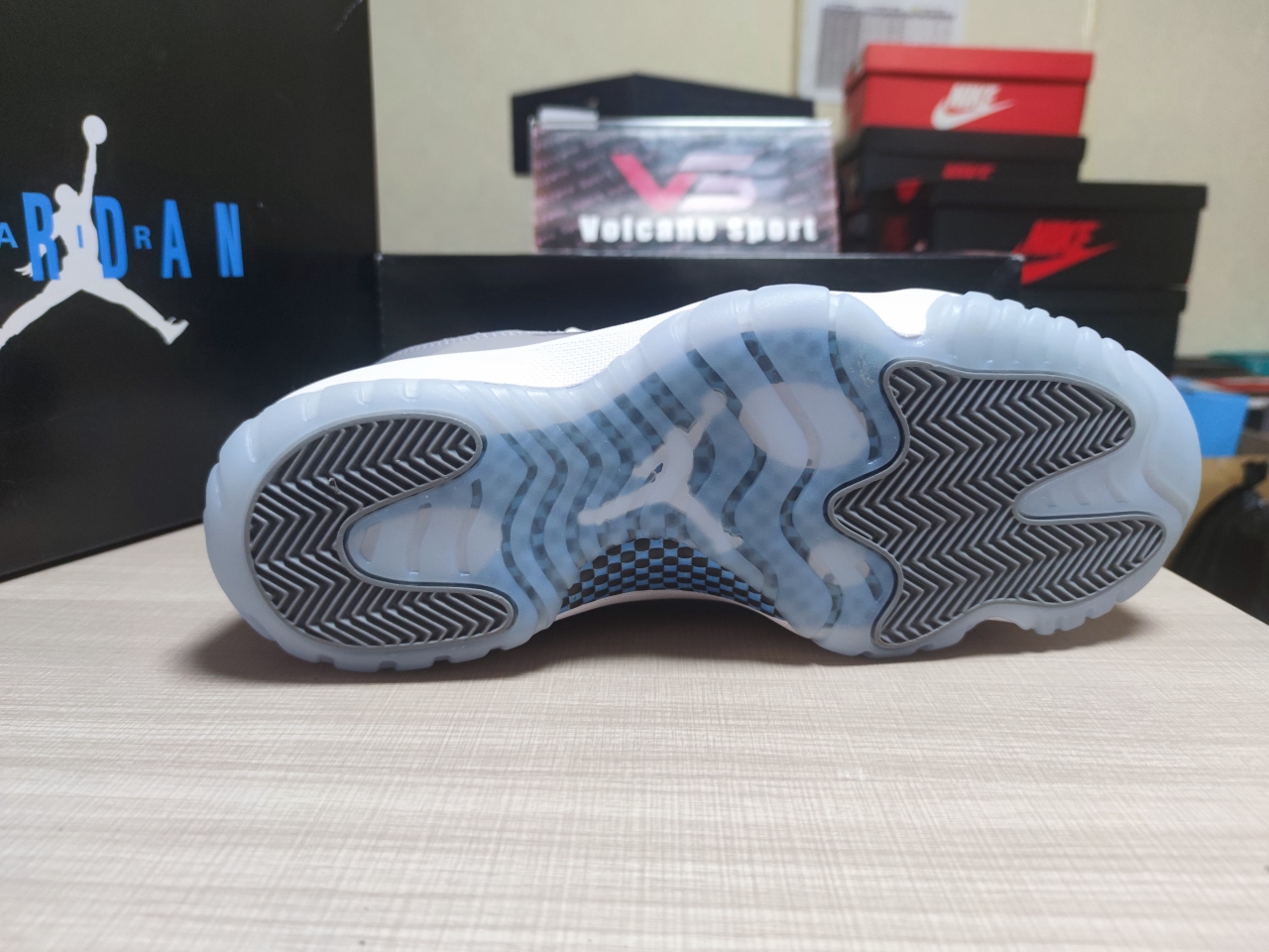 Jordan 11 Retro Low Cement Grey AV2187-140