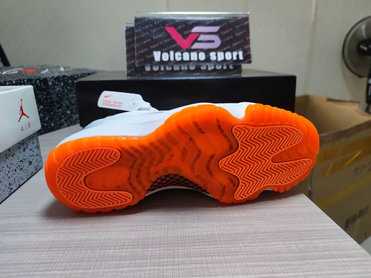 Jordan 11“Silver Eyelets” AH7860-139