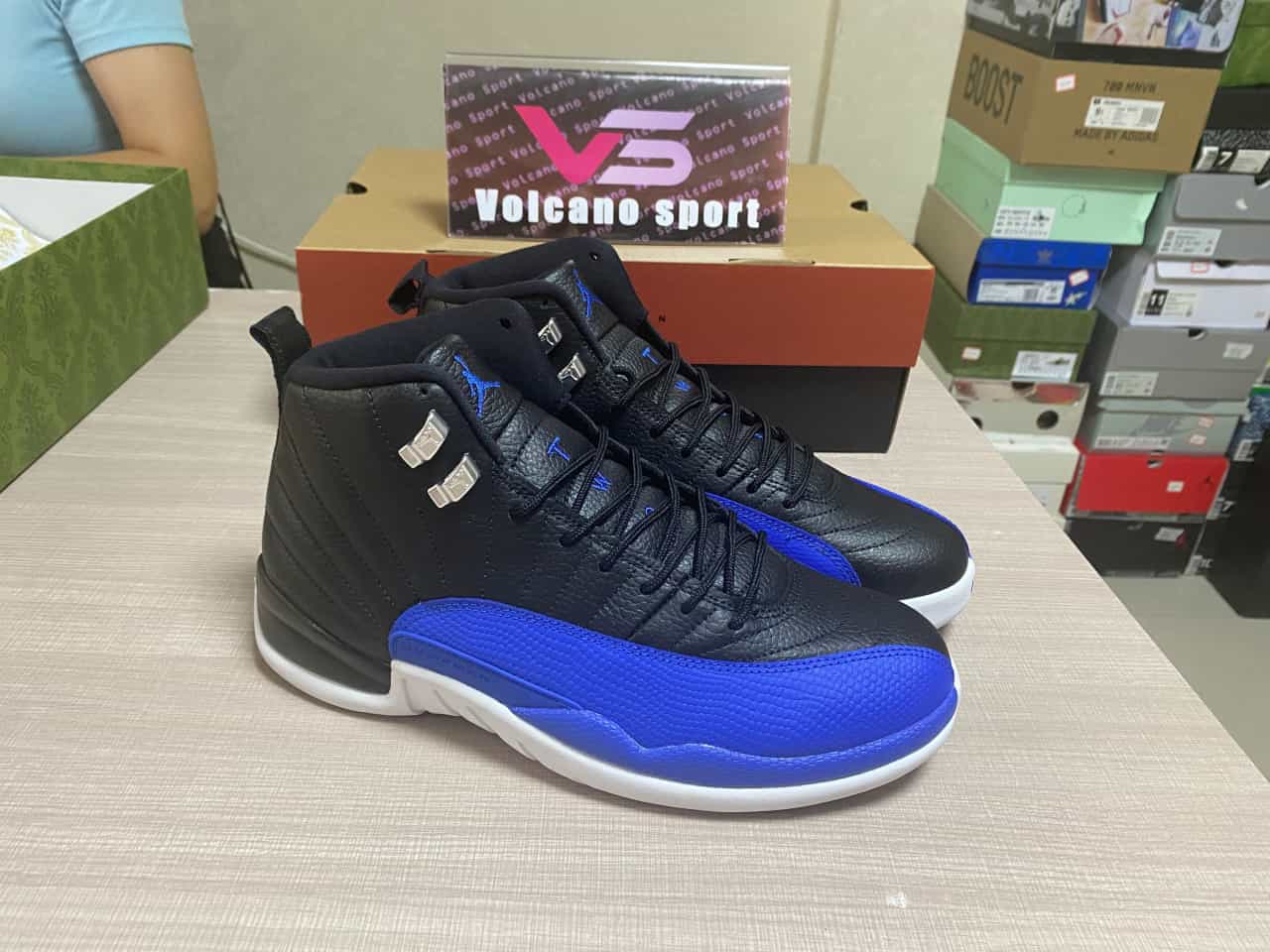 Jordan 12 Retro Hyper Royal AO6068-004