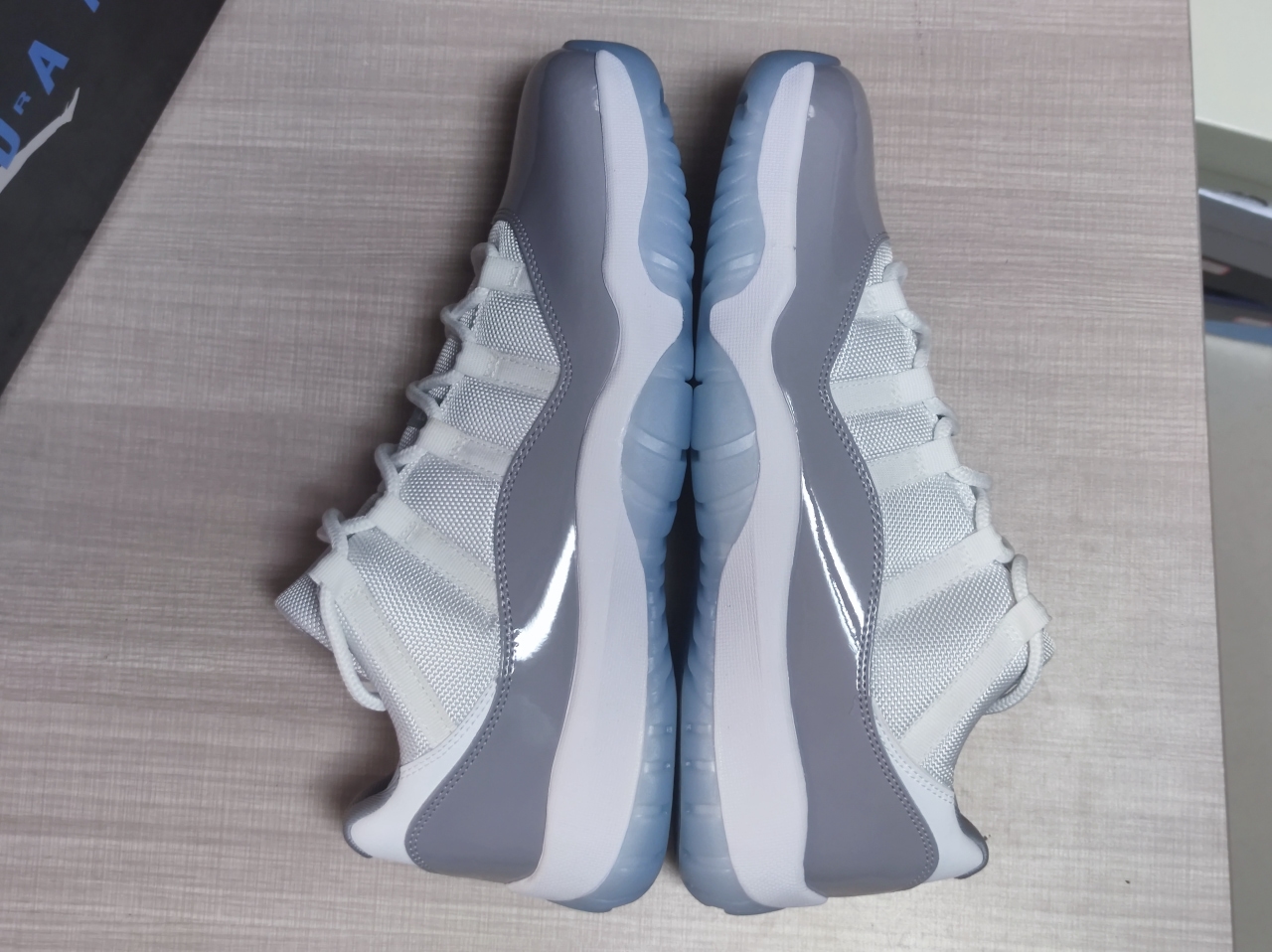 Jordan 11 Retro Low Cement Grey AV2187-140