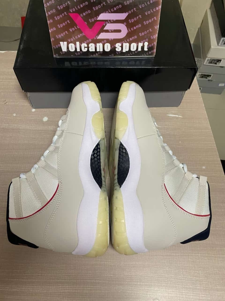 Jordan 11 Retro Platinum Tint 378037-016