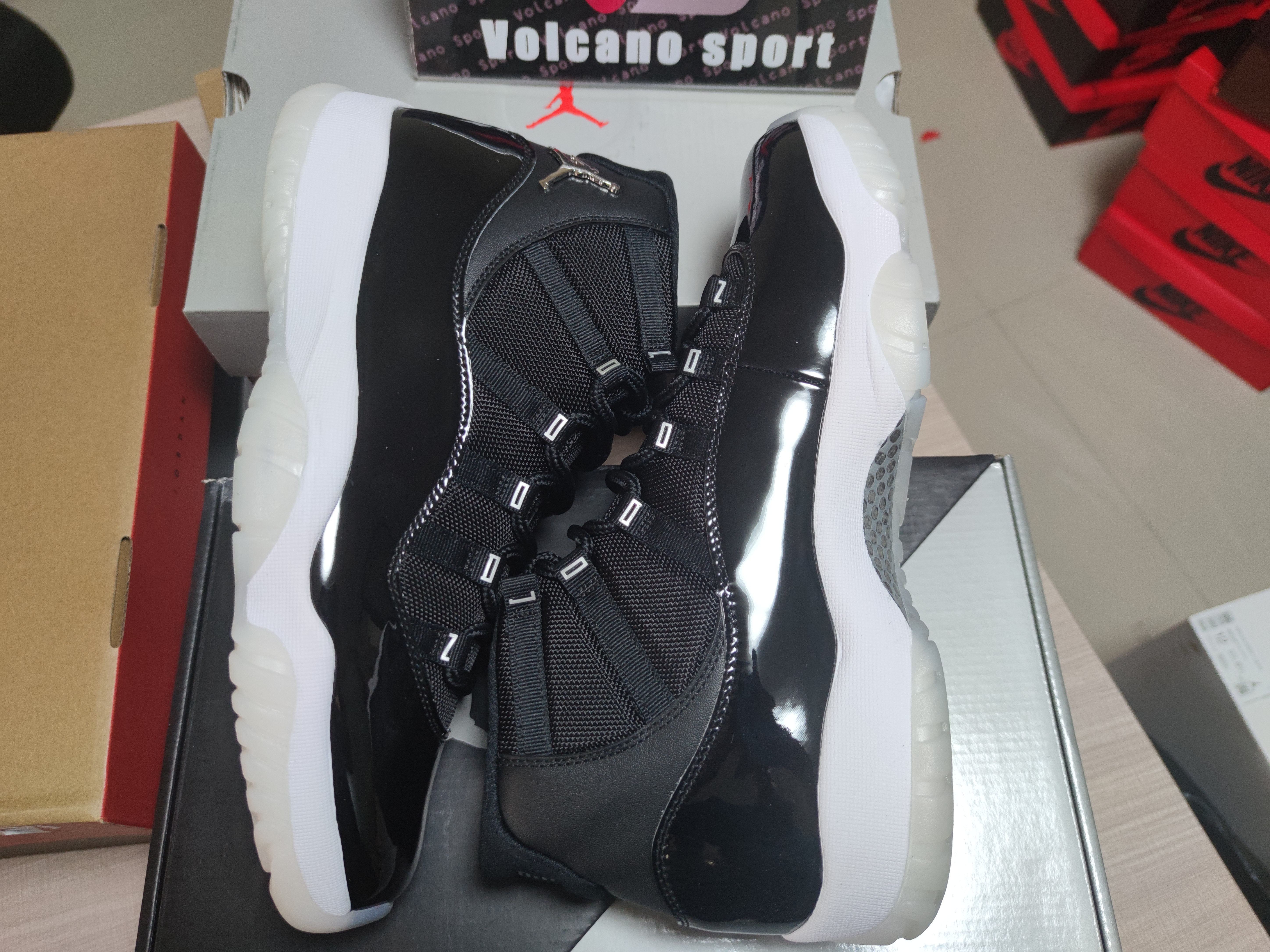 Jordan 11 25th Anniversary AR0715-011