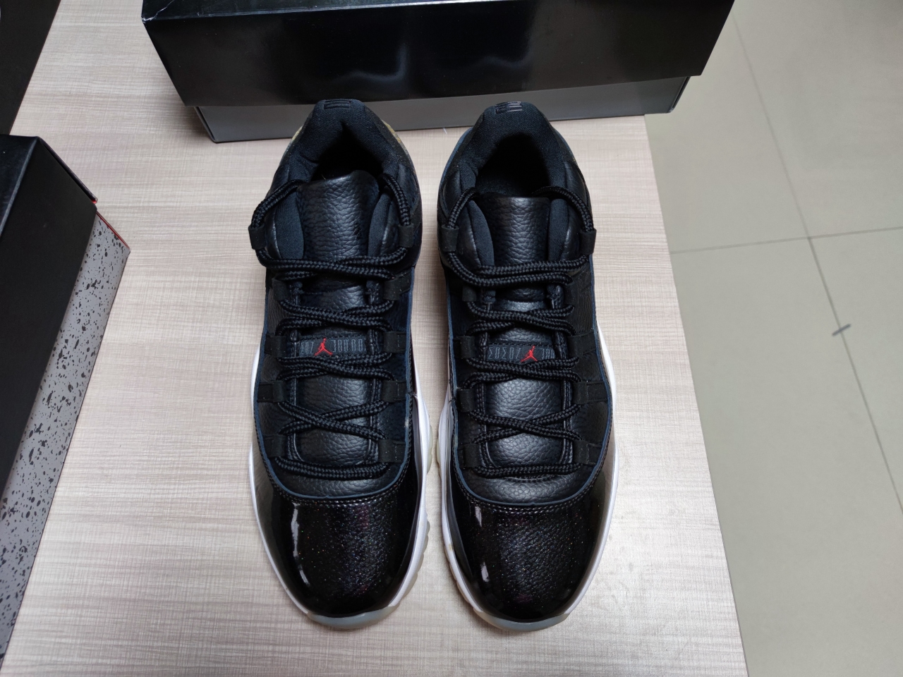 Jordan 11 Low 72-10 AV2187-001