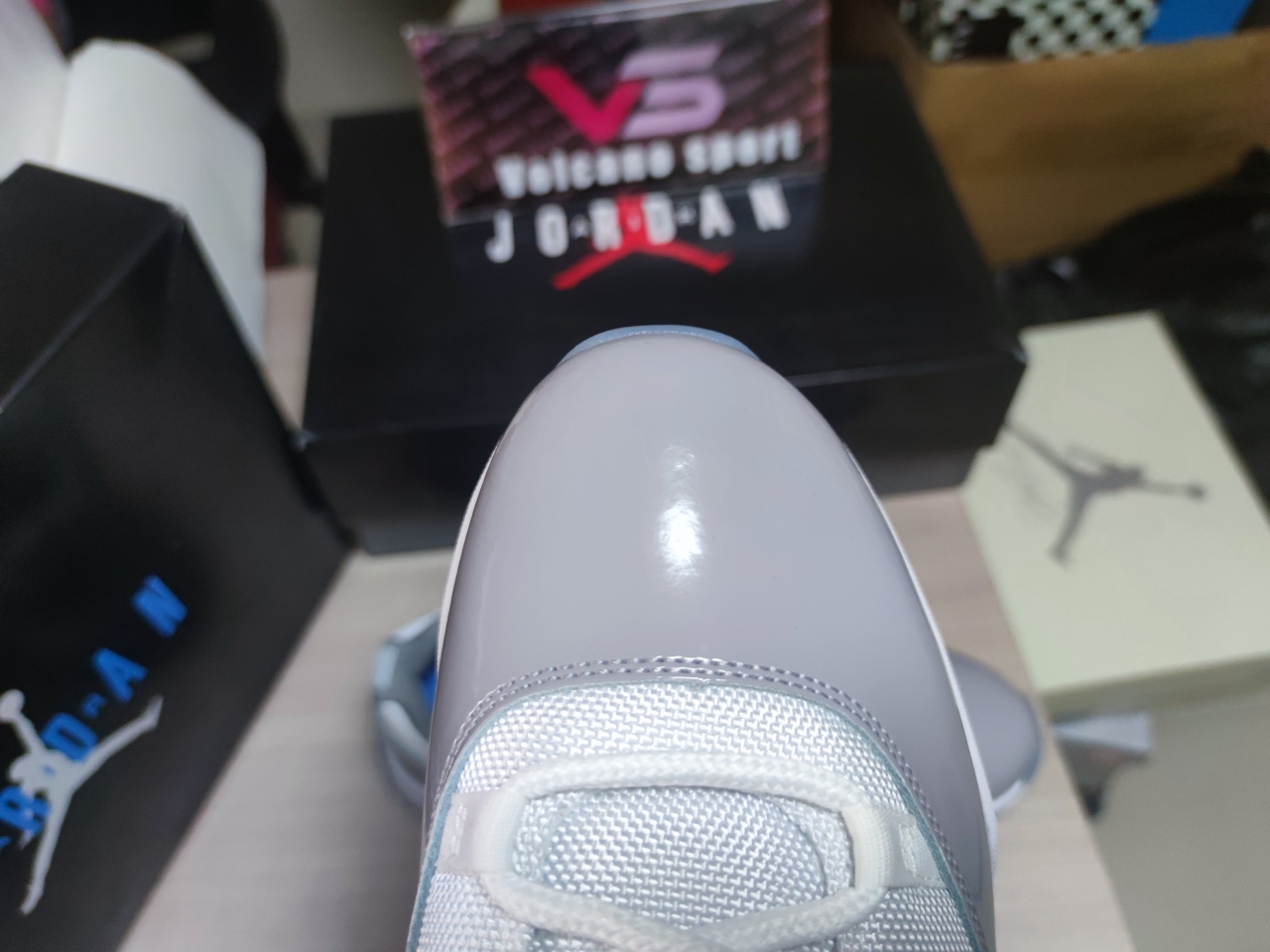 Jordan 11 Retro Low Cement Grey AV2187-140