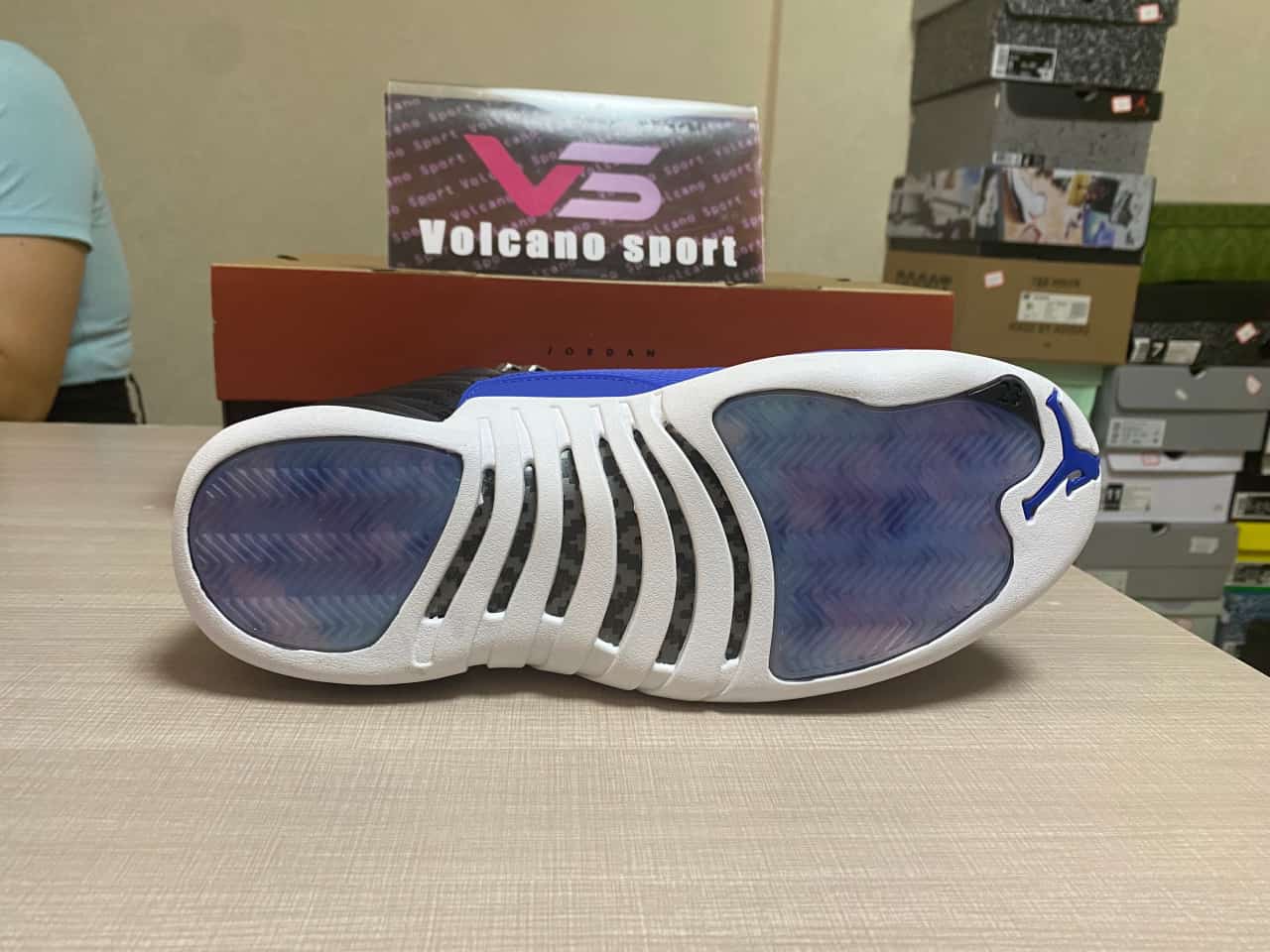 Jordan 12 Retro Hyper Royal AO6068-004