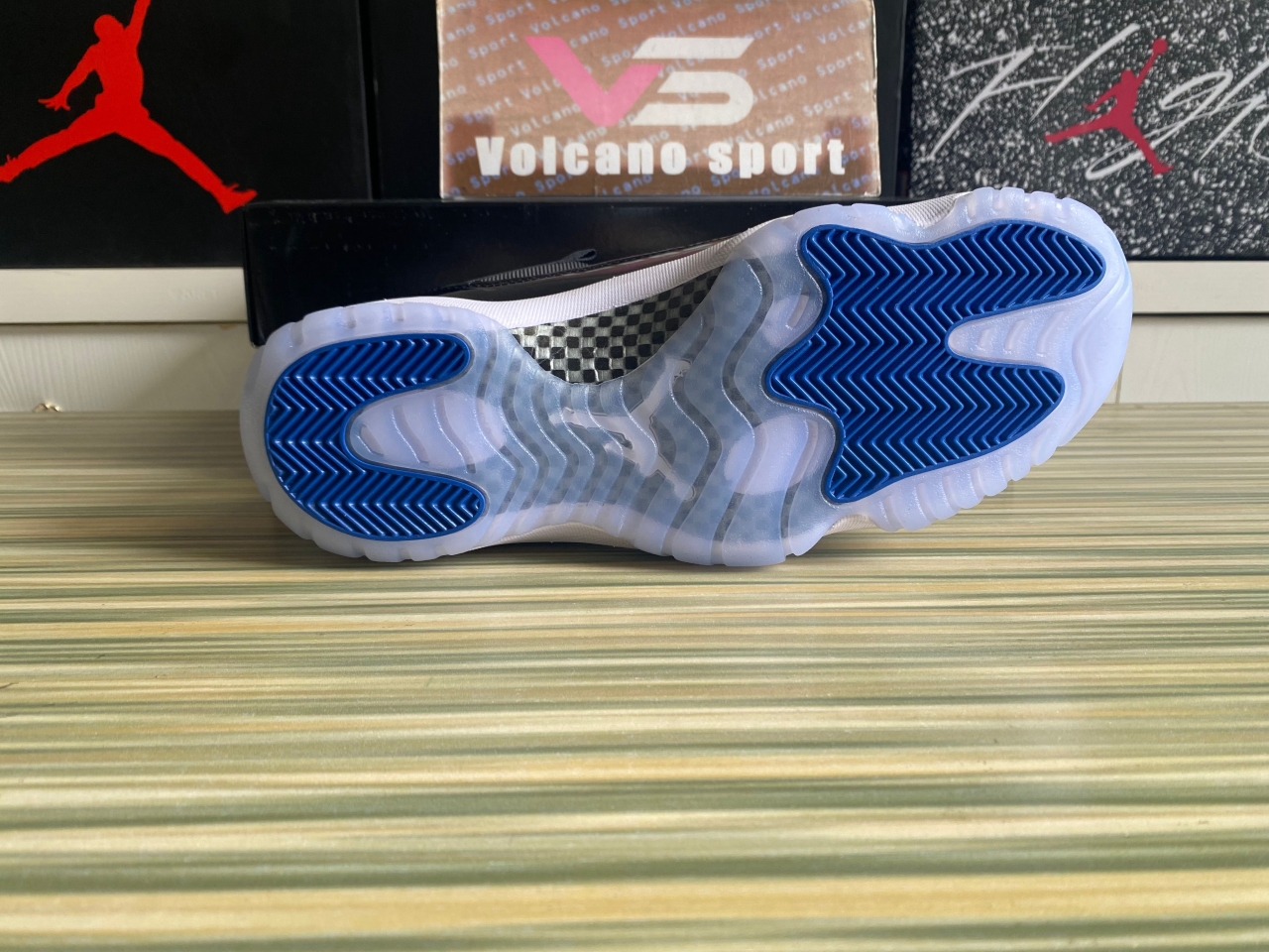 Jordan 11 Retro Low Space Jam FV5104-004