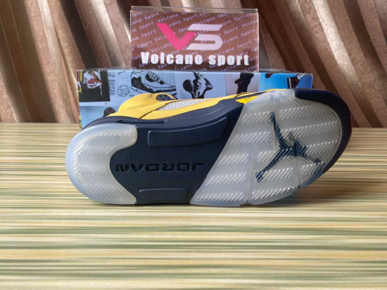 Jordan 5 Retro Michigan CQ9541-704