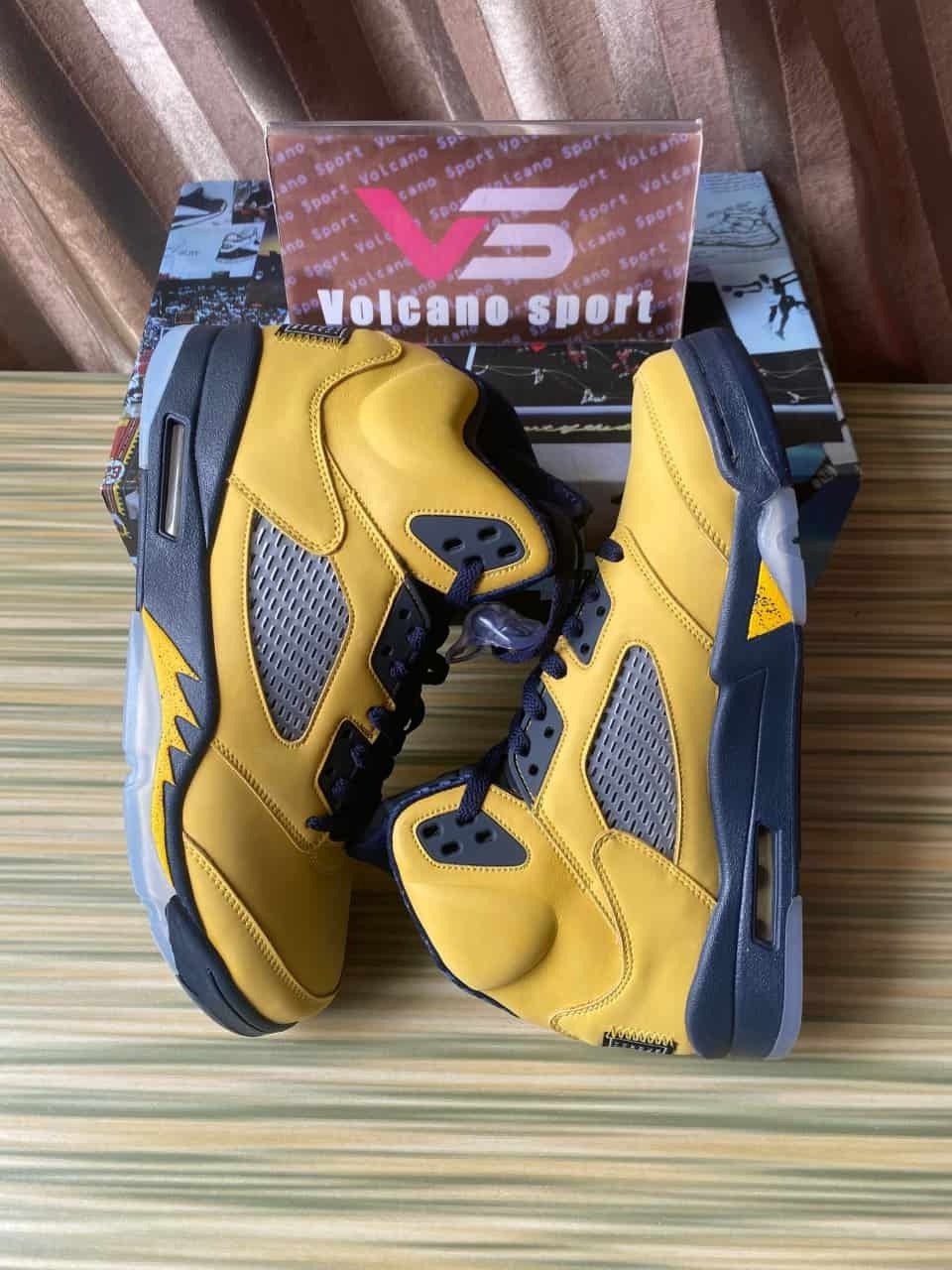 Jordan 5 Retro Michigan CQ9541-704