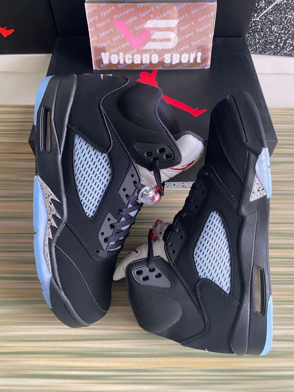 Jordan 5 Retro Black Metallic 845035-003