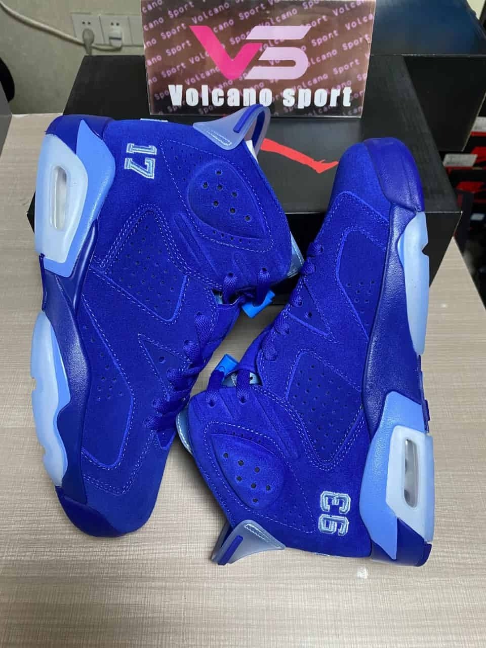 Jordan 6 UNC Tar Heels Six Championships PE