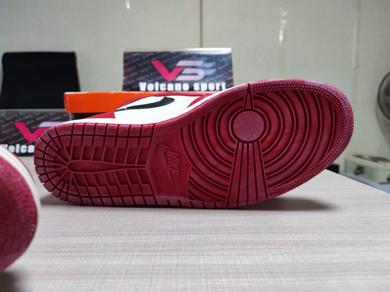 Jordan 1 Retro High OG Chicago Lost and Found DZ5485 612