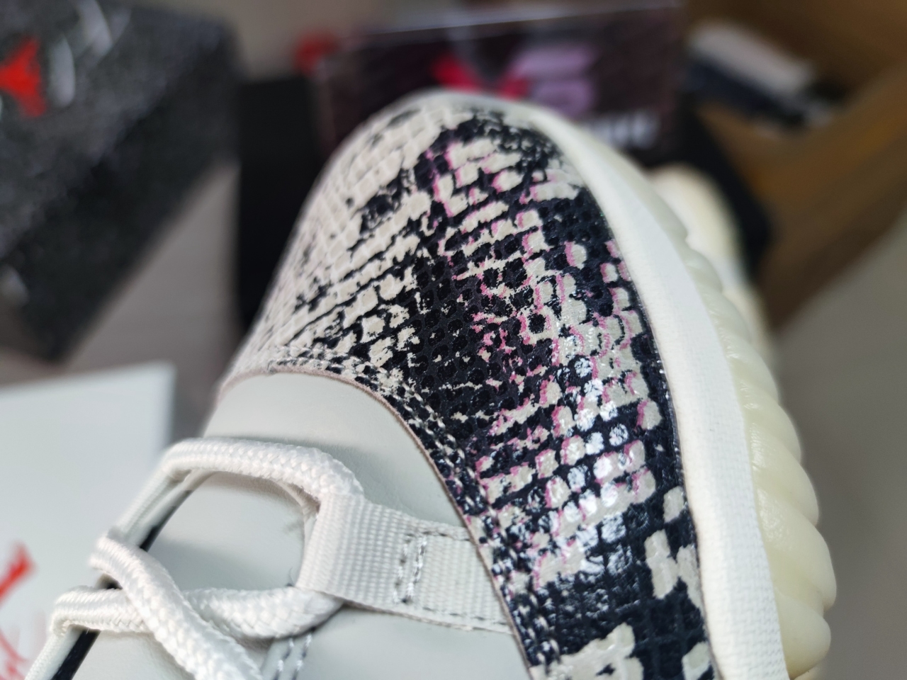 Jordan 11 Low “Snakeskin” CD6846 002