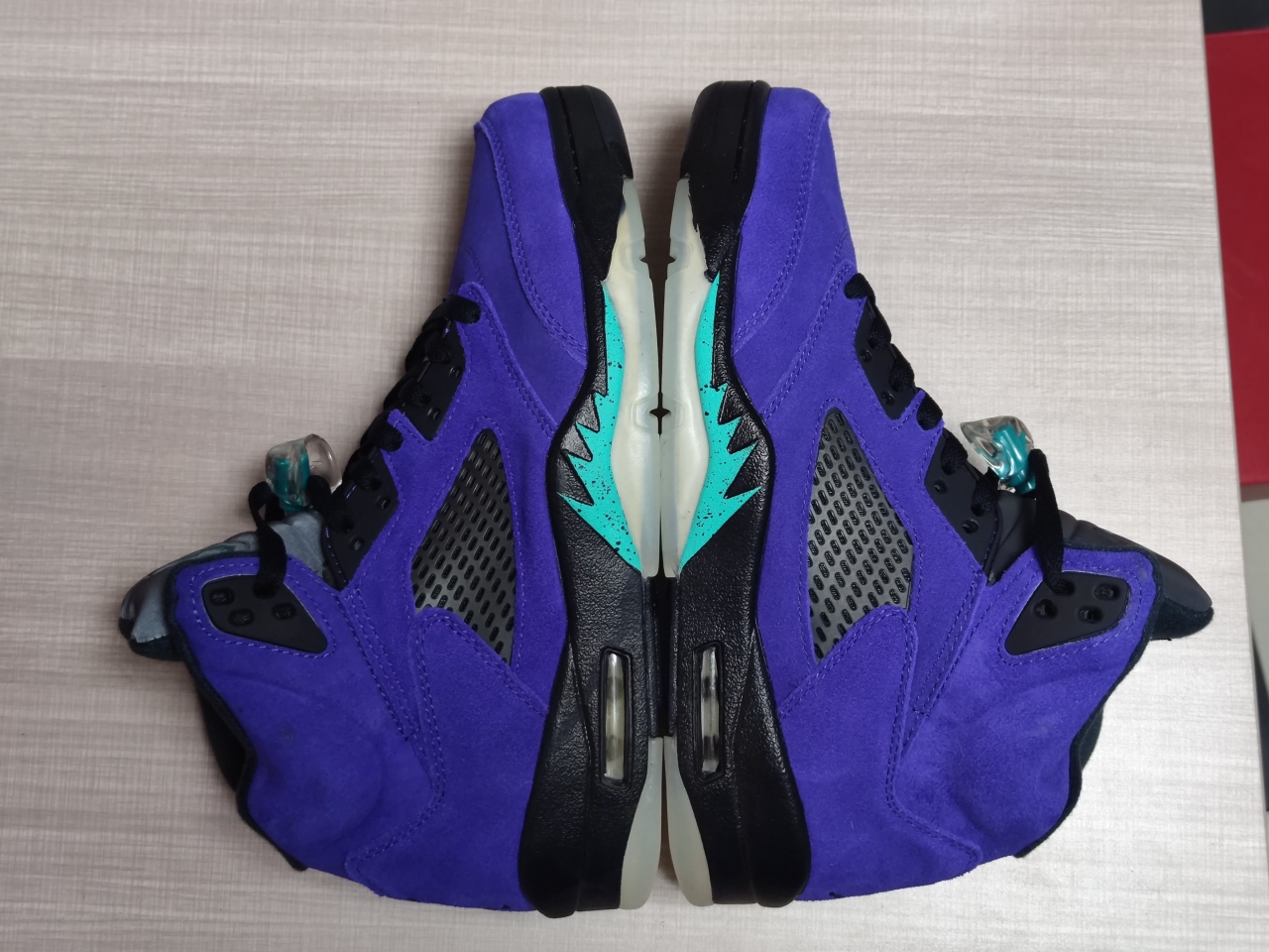 Jordan 5 Retro Alternate Grape 136027 500