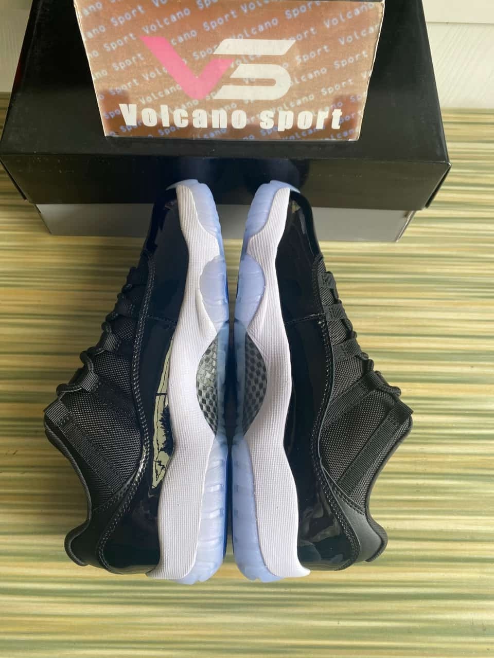 Jordan 11 Retro Low Space Jam FV5104-004