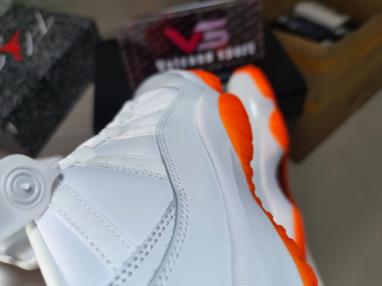 Jordan 11“Silver Eyelets” AH7860-139