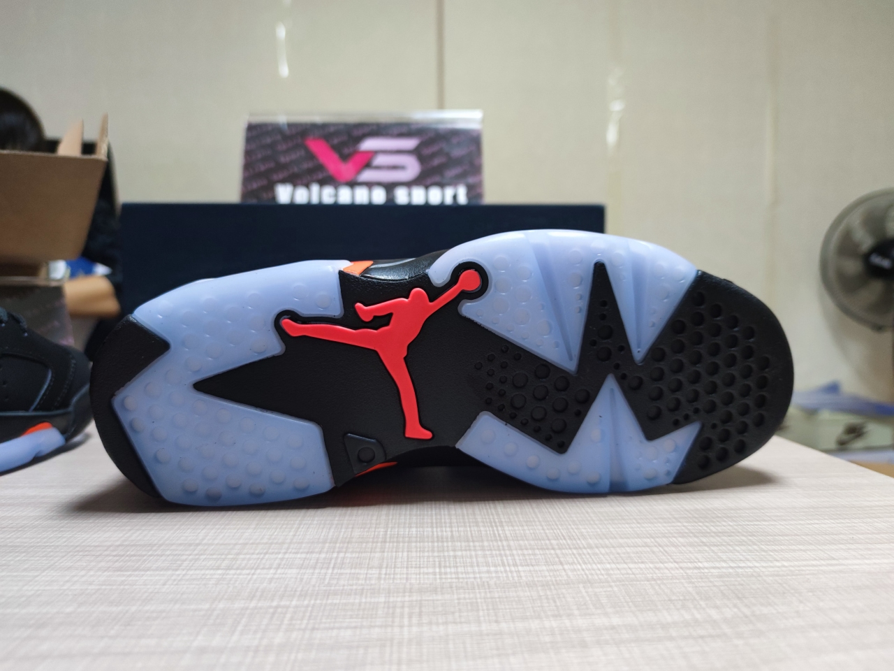 Jordan 6 Retro Black Infrared 384665 060