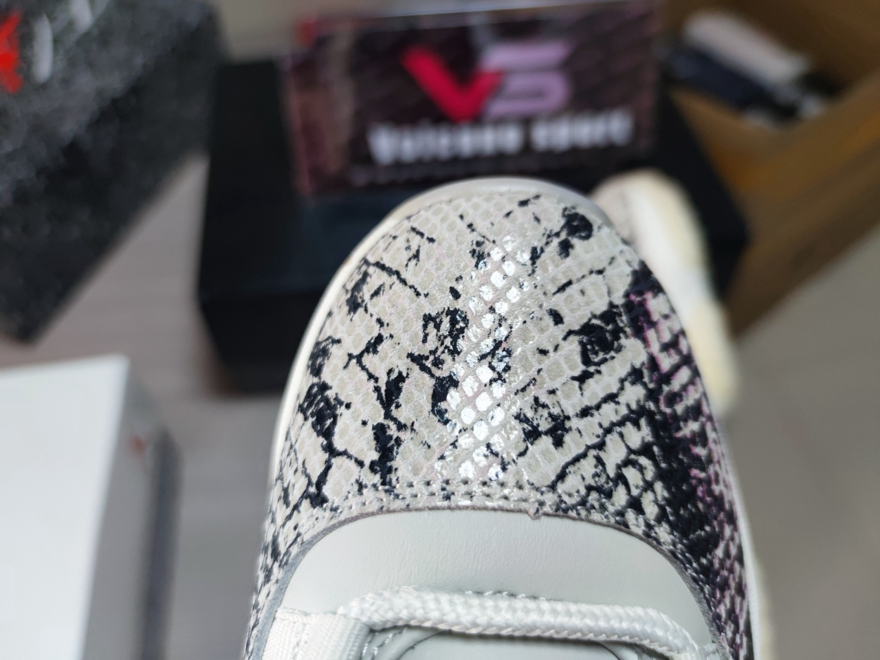 Jordan 11 Low “Snakeskin” CD6846 002