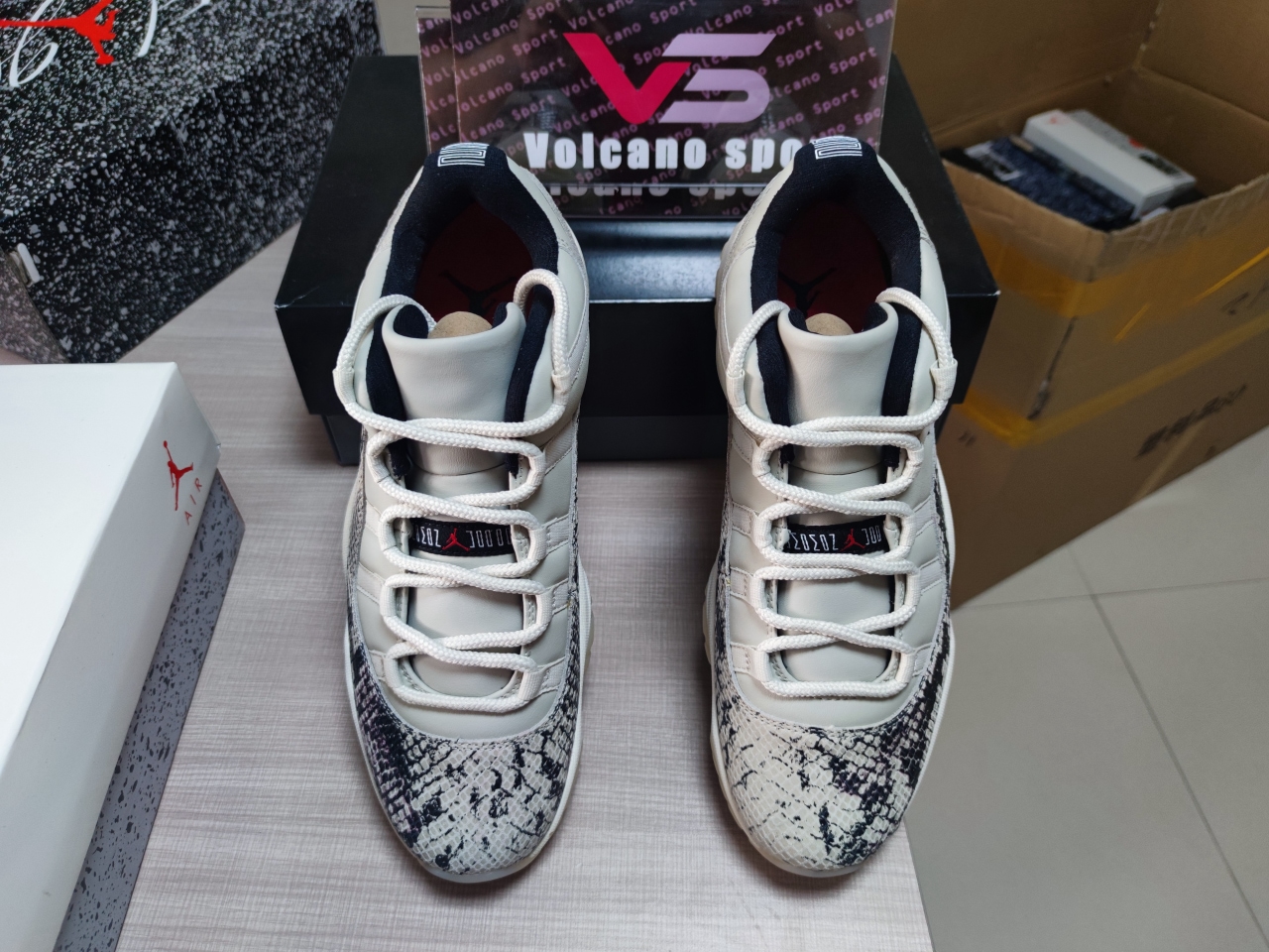 Jordan 11 Low “Snakeskin” CD6846 002