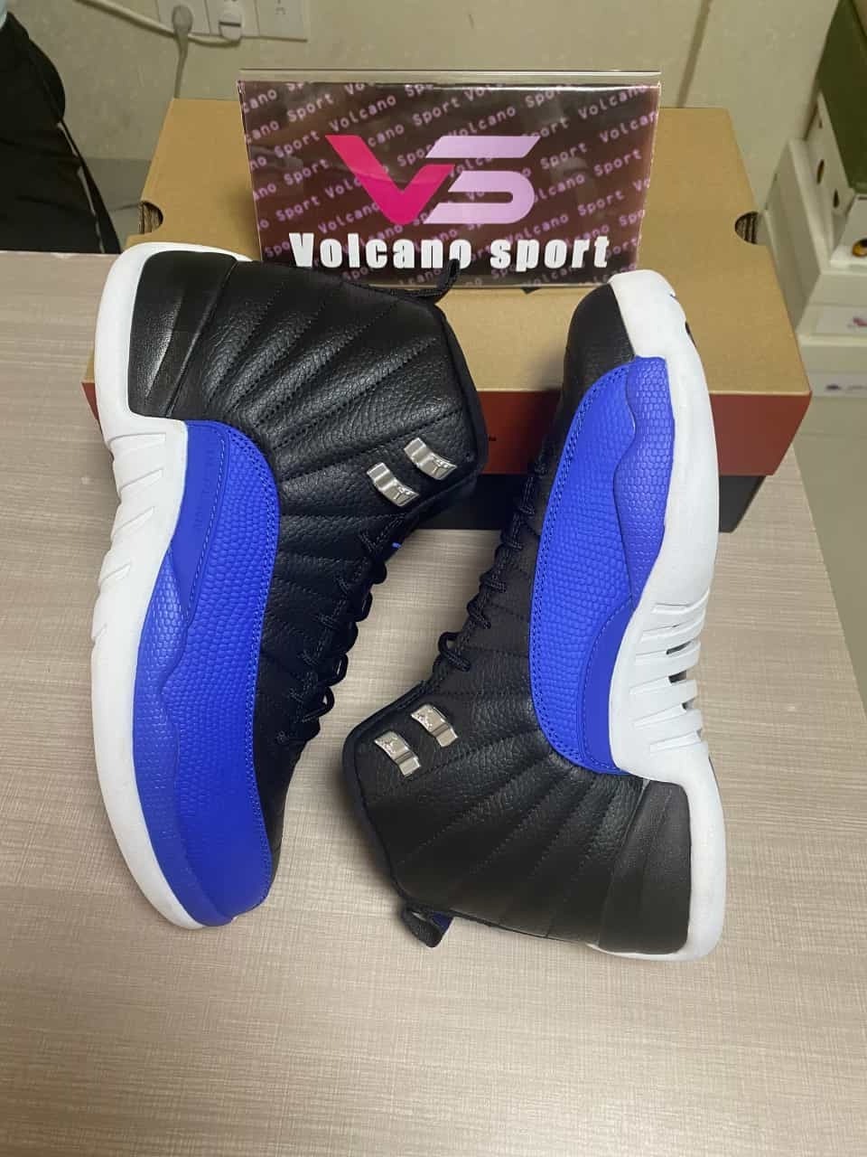 Jordan 12 Retro Hyper Royal AO6068-004