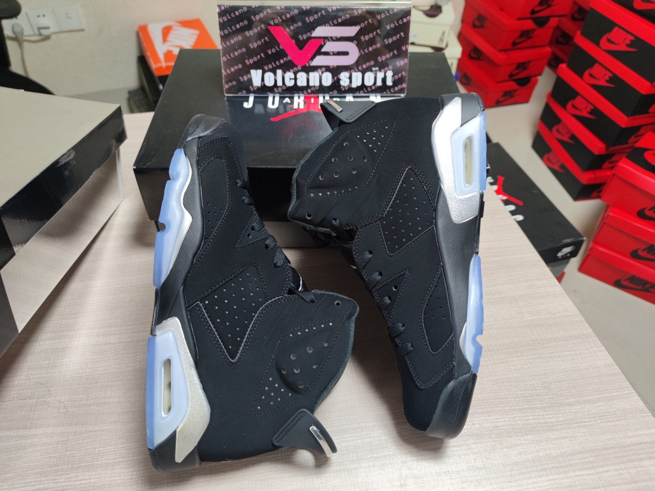 Jordan 6 “Metallic Silver” DX2836-001