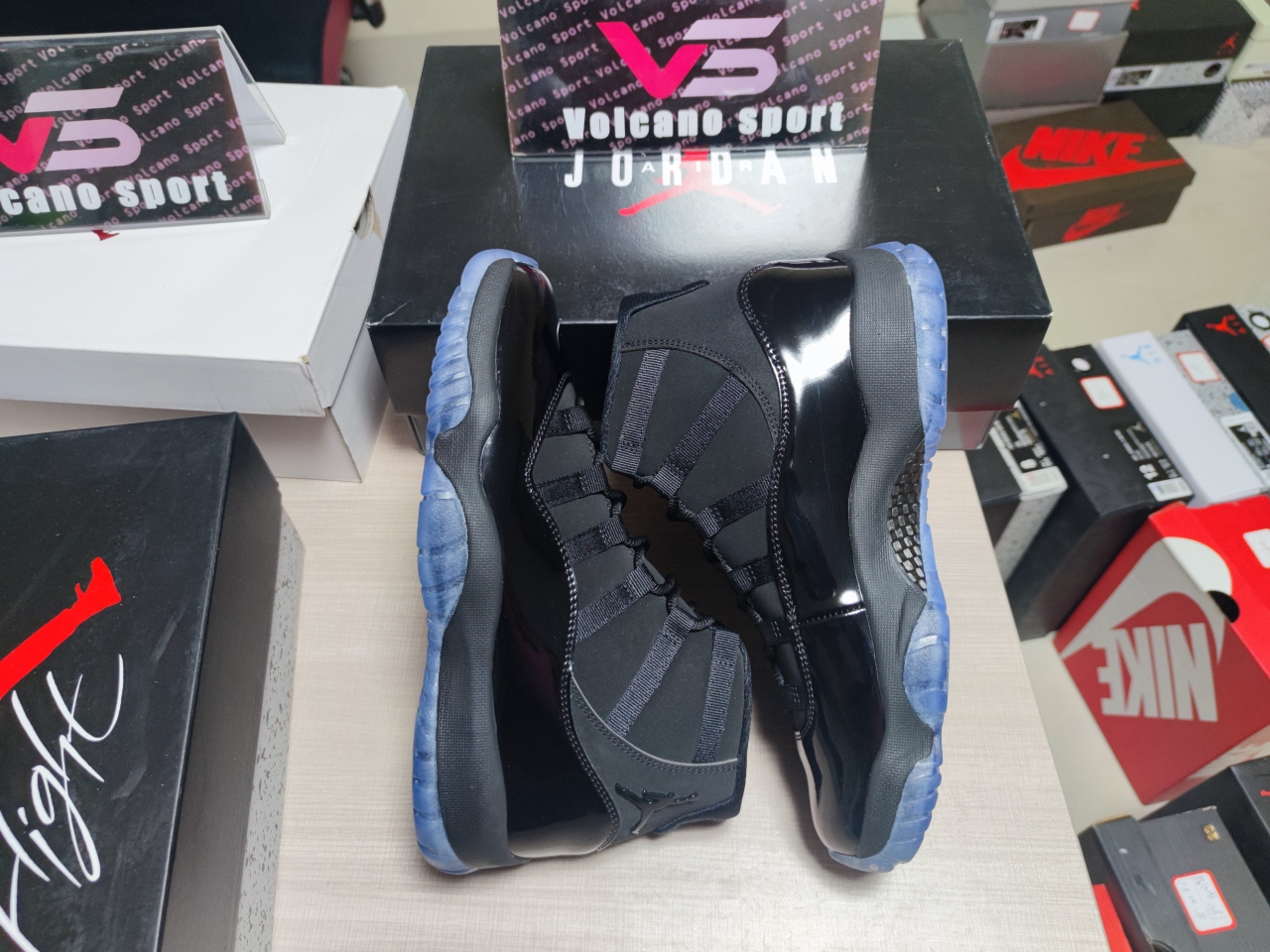 Jordan 11 Cap and Gown 378037-005