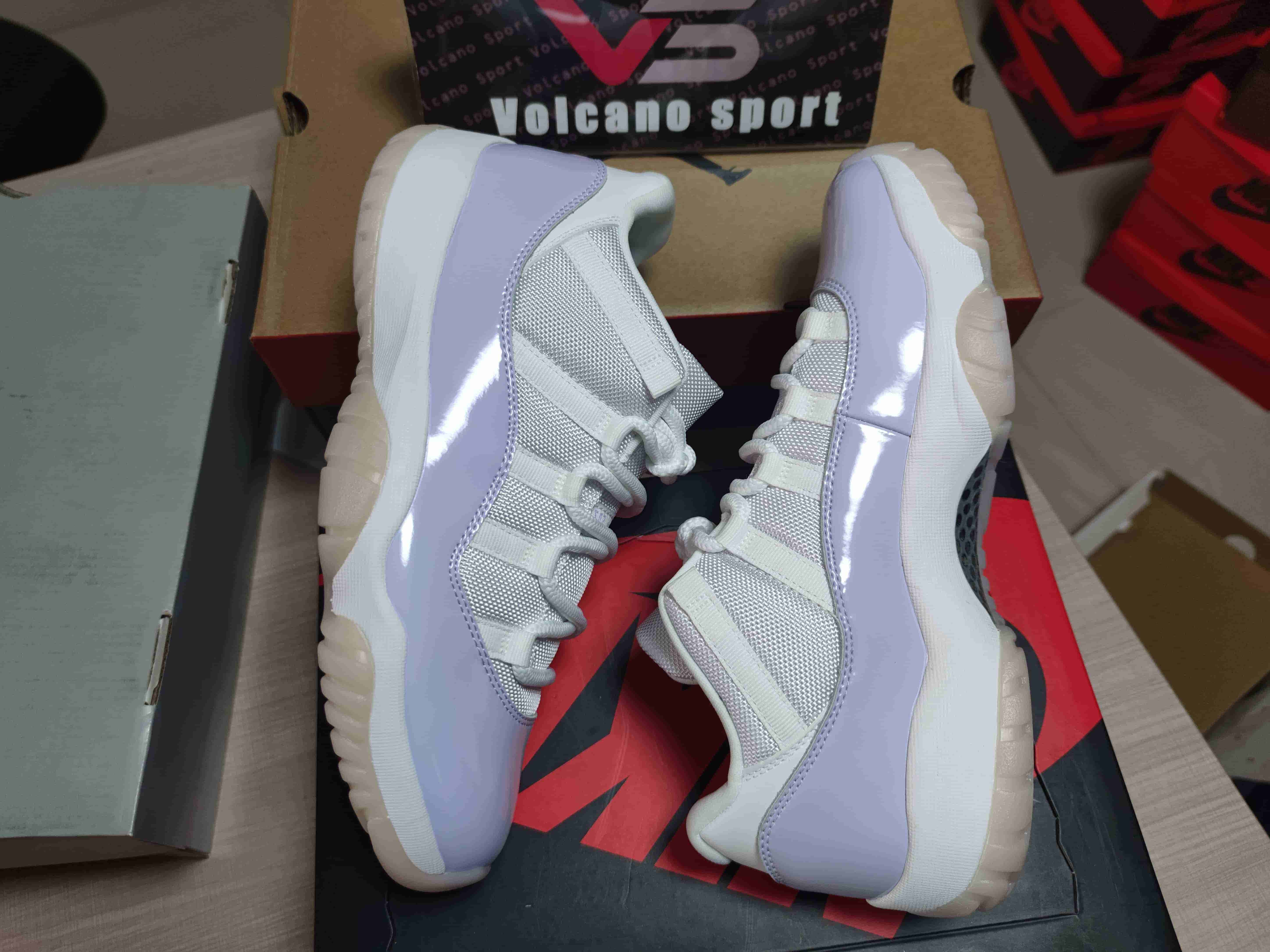 Jordan 11 Low “Pure Violet” AH7860-101