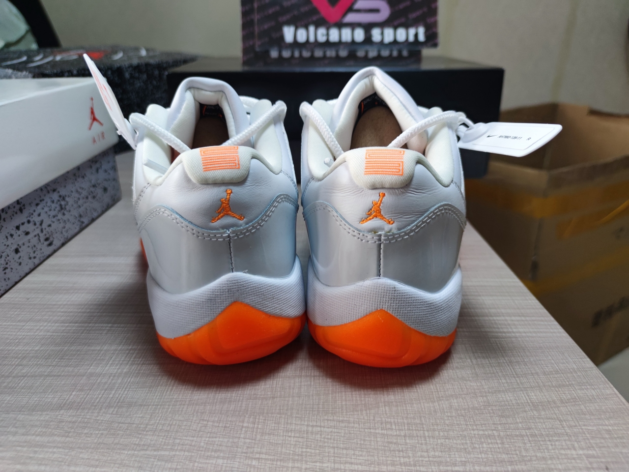 Jordan 11“Silver Eyelets” AH7860-139