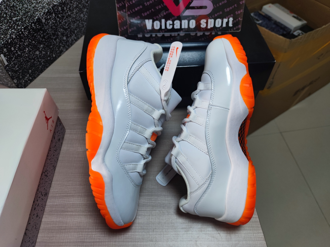 Jordan 11“Silver Eyelets” AH7860-139