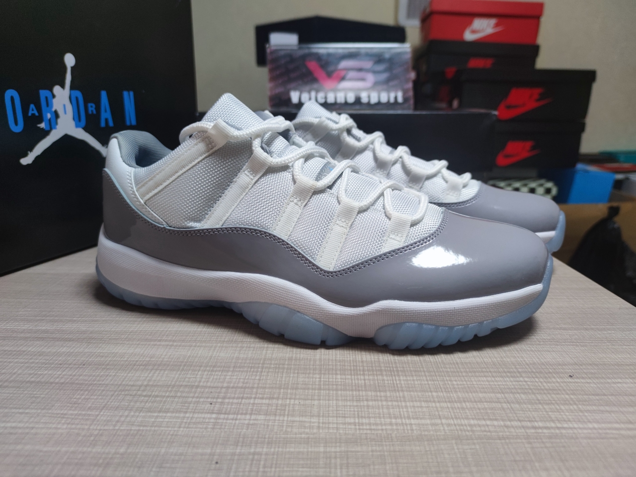 Jordan 11 Retro Low Cement Grey AV2187-140