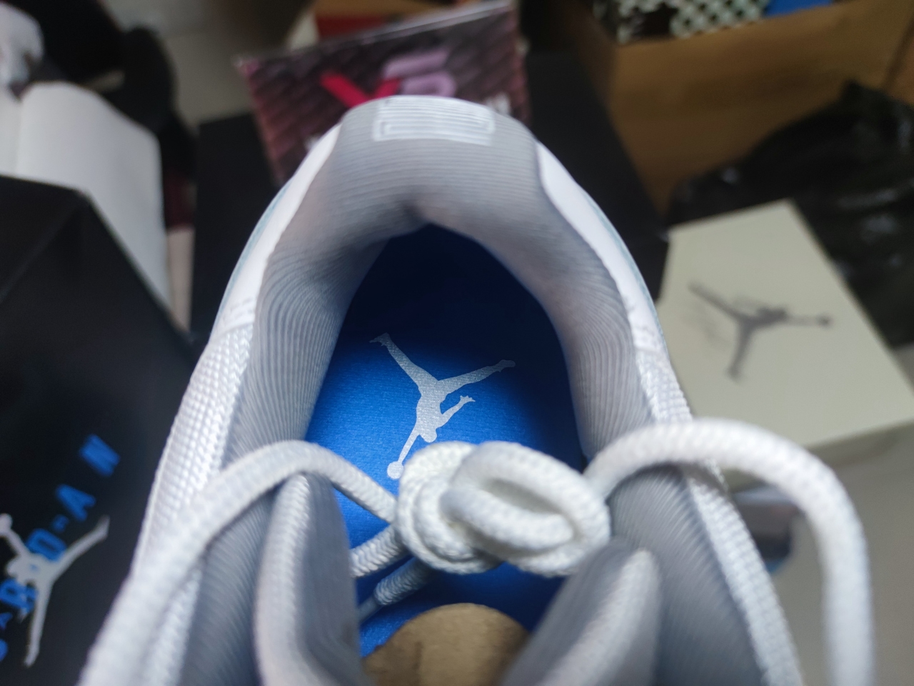 Jordan 11 Retro Low Cement Grey AV2187-140