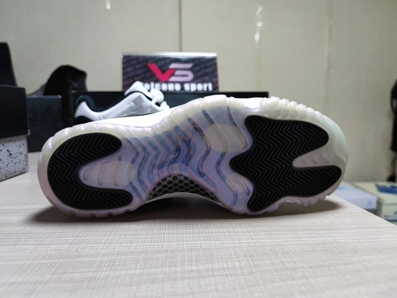 Jordan 11 Low “Iridescent” 528895-145