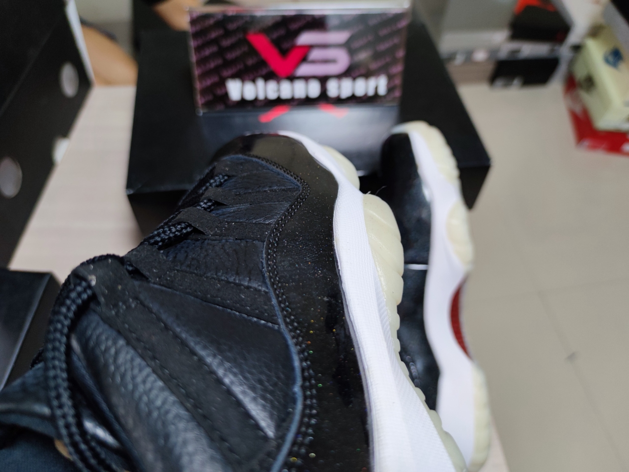 Jordan 11 Low 72-10 AV2187-001