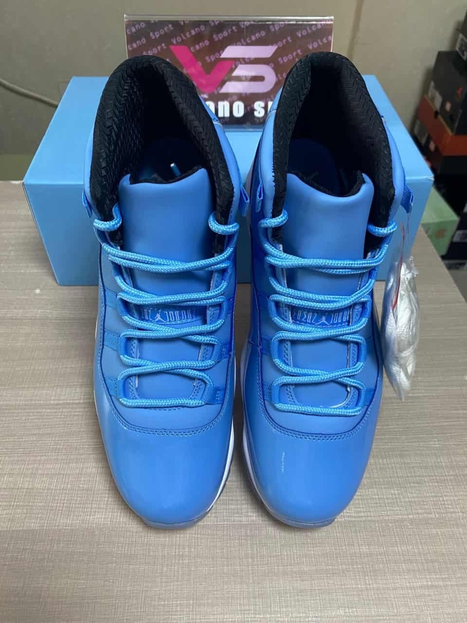 Jordan 11 Retro Pantone 689479-405