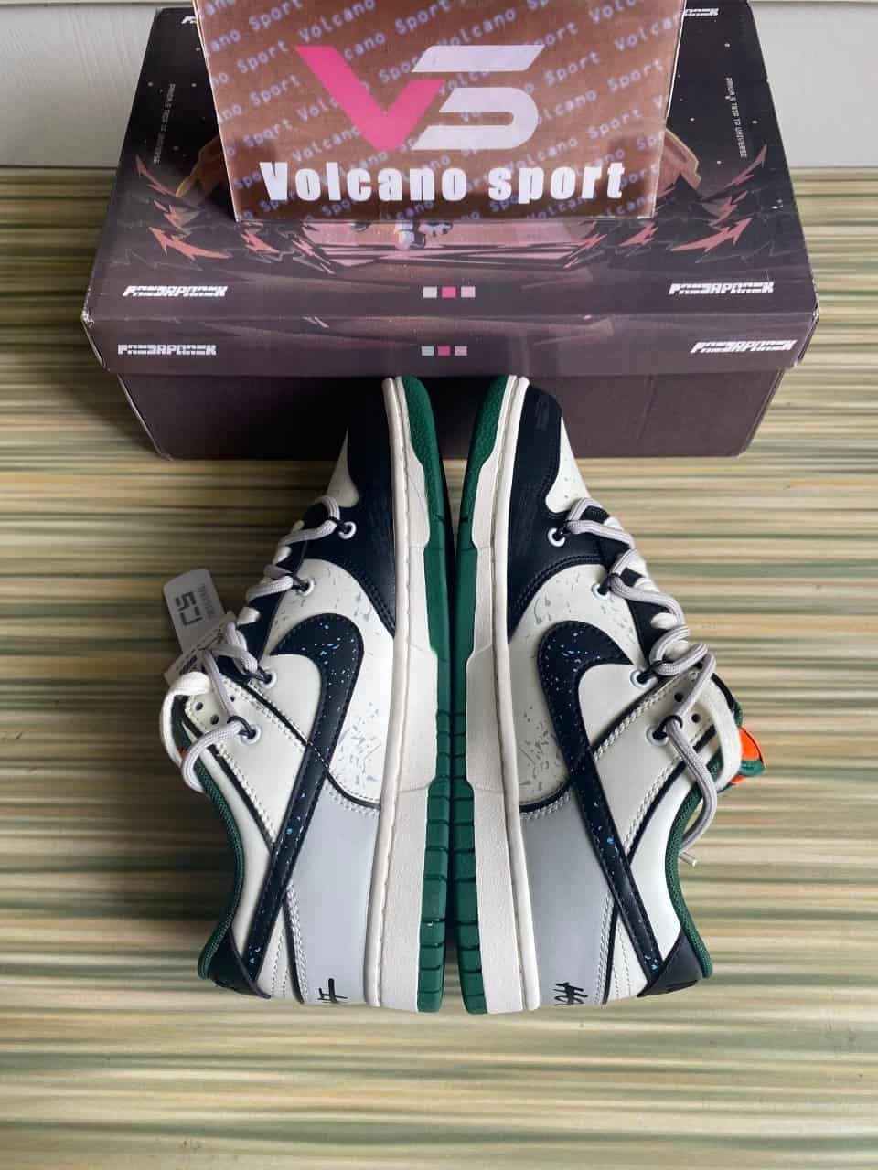 Nike Dunk Low ‘Hold Me Tight’ White Black Green DD1391-300