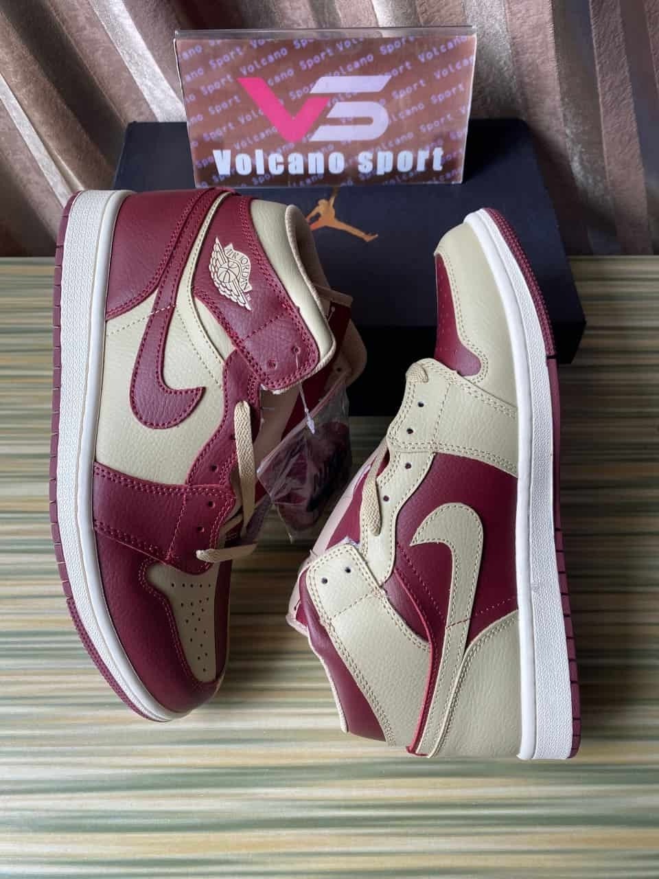 Jordan 1 Mid SE Split Beach Cherrywood Red DR0501-200