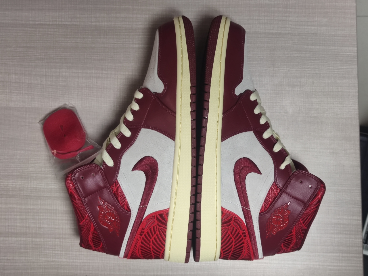 Jordan 1 Mid SE Tiki Leaf Team Red DZ2820-601