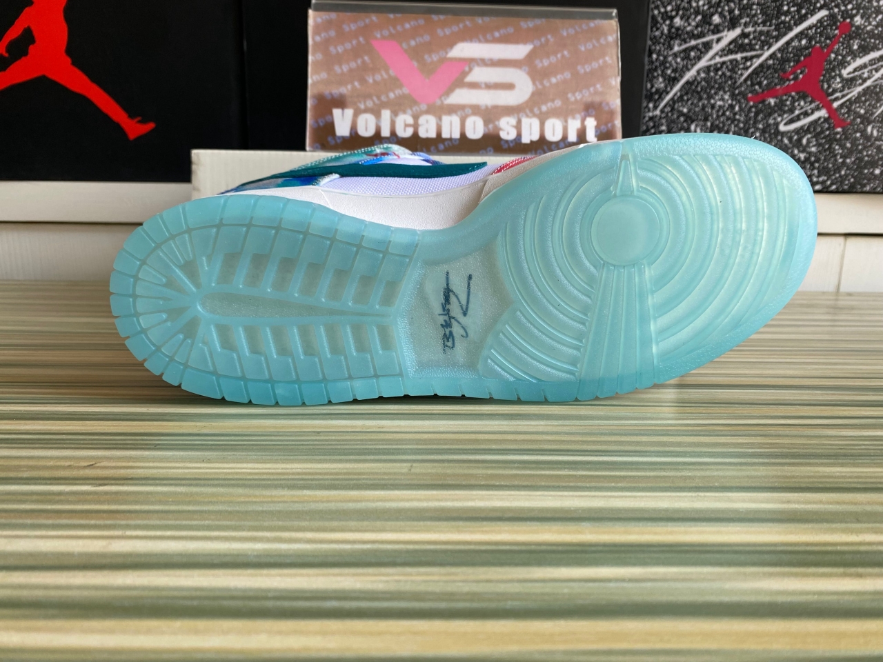 Dunk Low Futura Laboratories Bleached Aqua HF6061-400