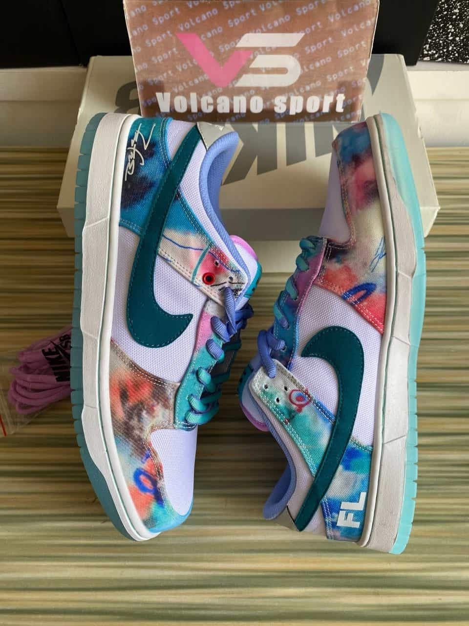 Dunk Low Futura Laboratories Bleached Aqua HF6061-400