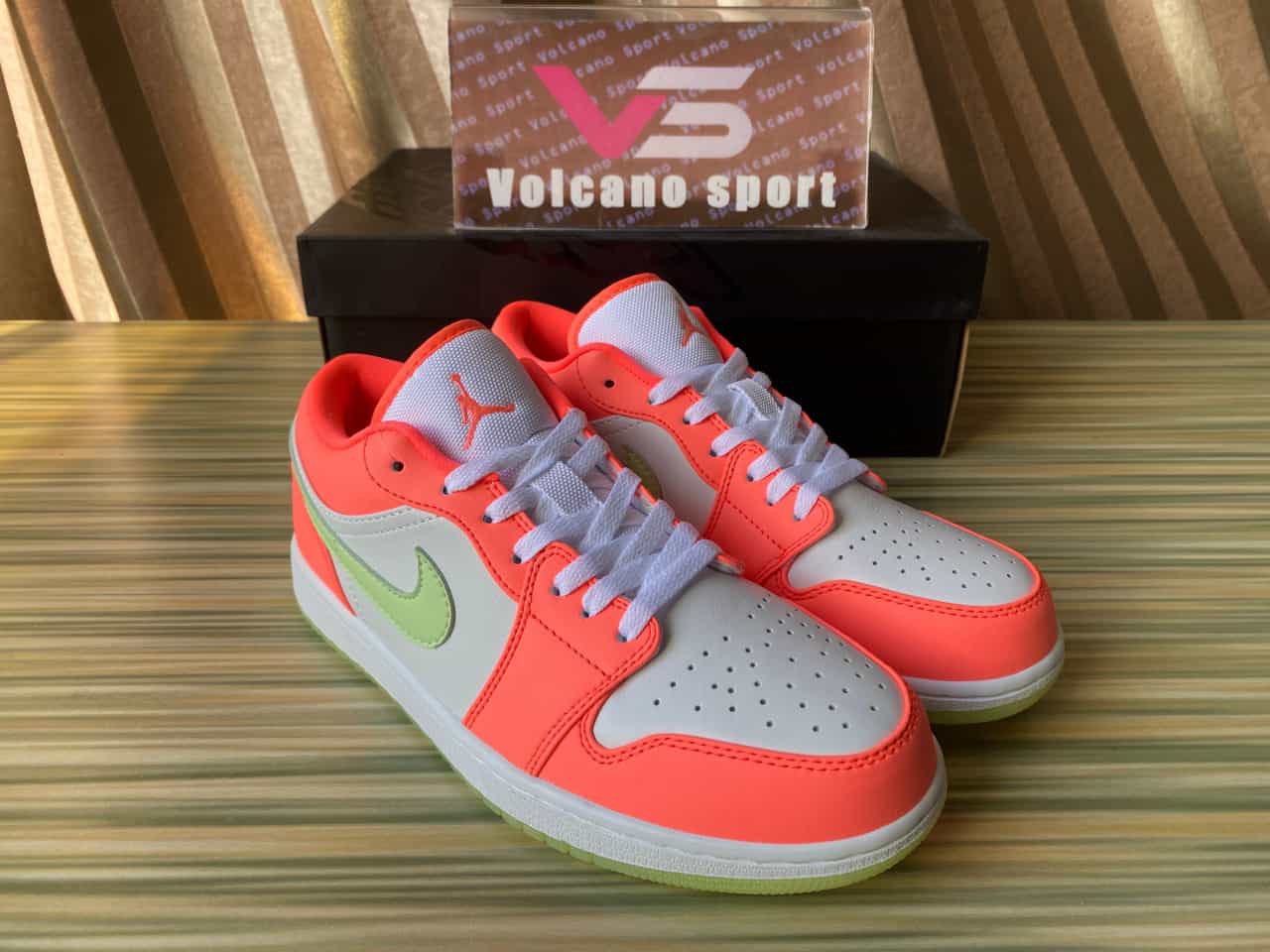 Jordan 1 Low SE Lava Glow FN6772-671