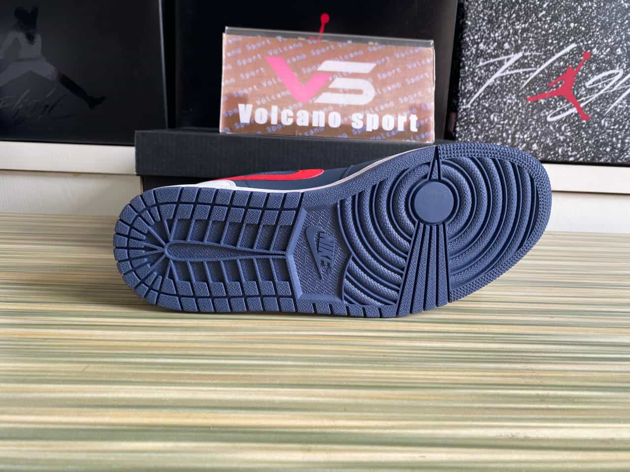 Jordan 1 Low USA CZ8454-400