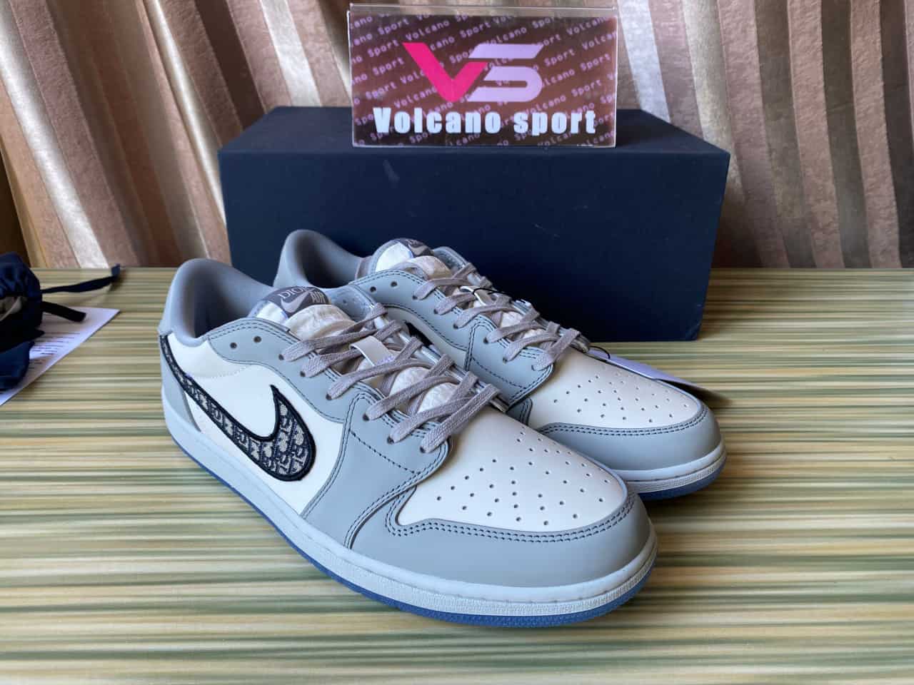 Jordan 1 Retro Low Dior  CN8608 002