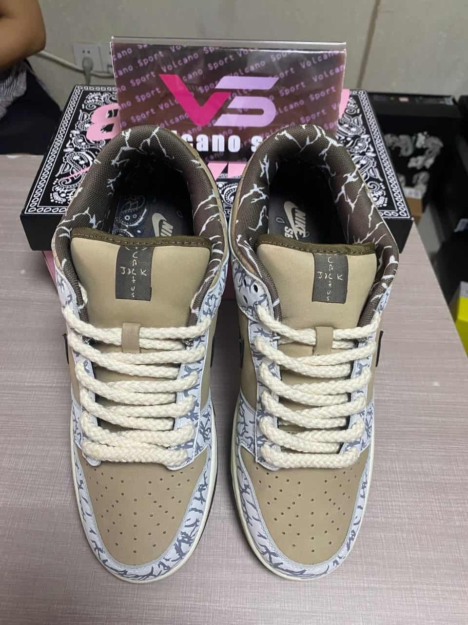 Travis Scott x Nike SB Dunk Low CT5053-010