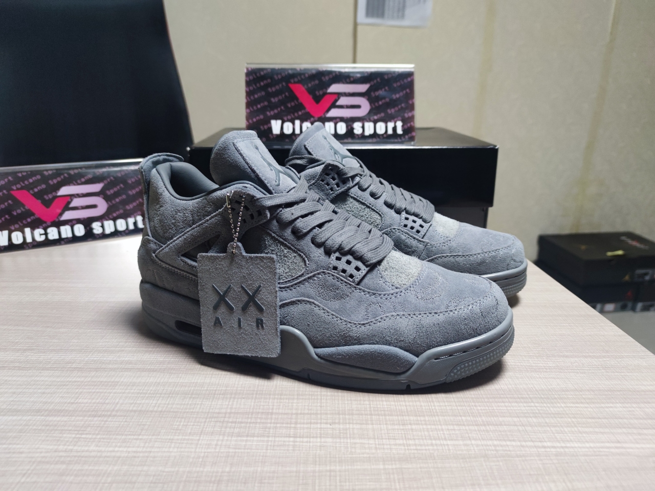Jordan 4 Retro Kaws 930155 003