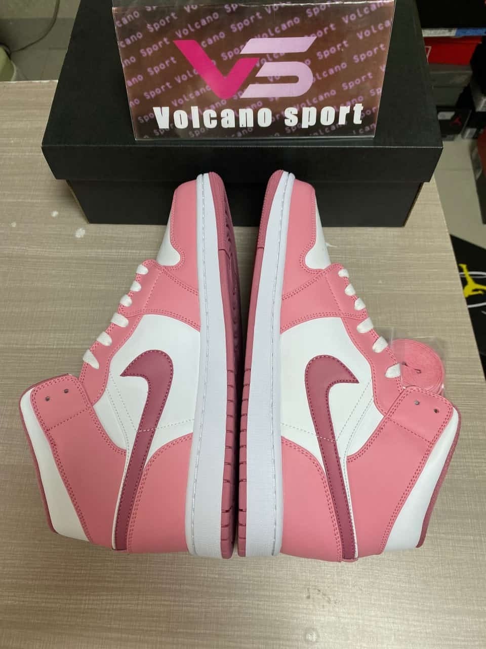 Jordan 1 Mid Valentine's Day DQ8423-616