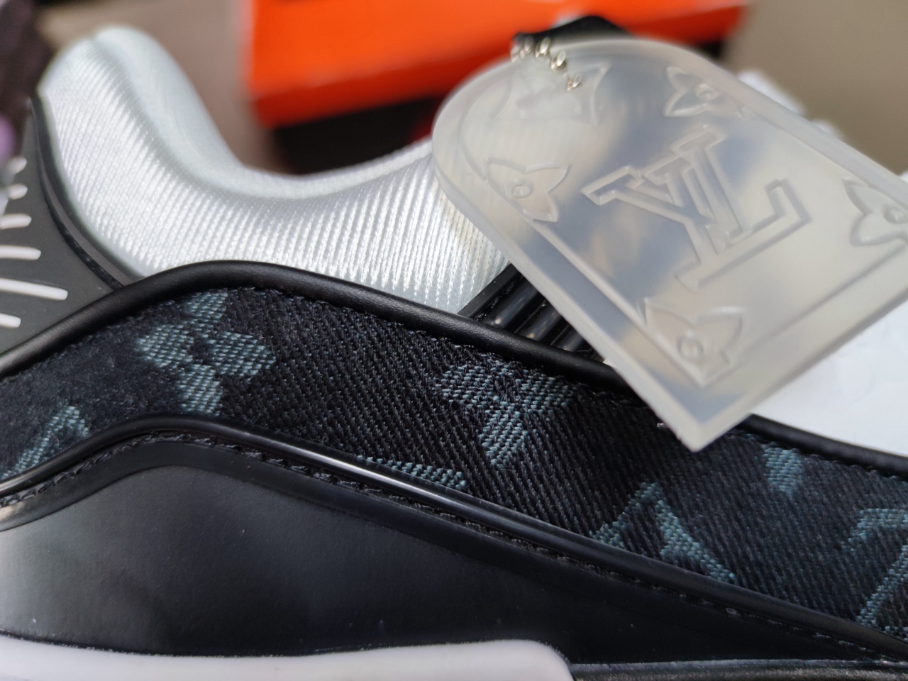 LV TRAIL SNEAKER Black White