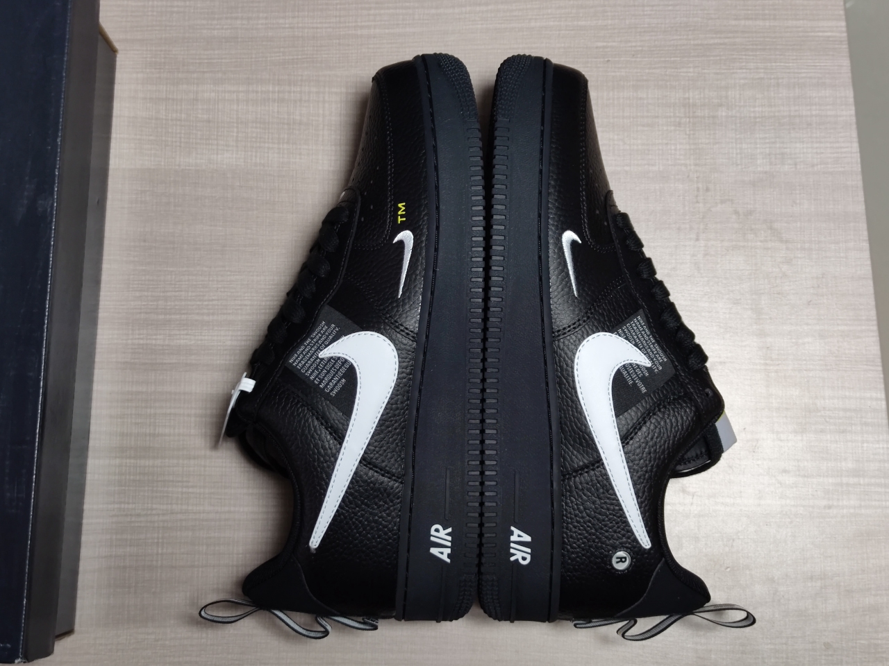 Air Force 1 Low Utility Black White AJ7747 001