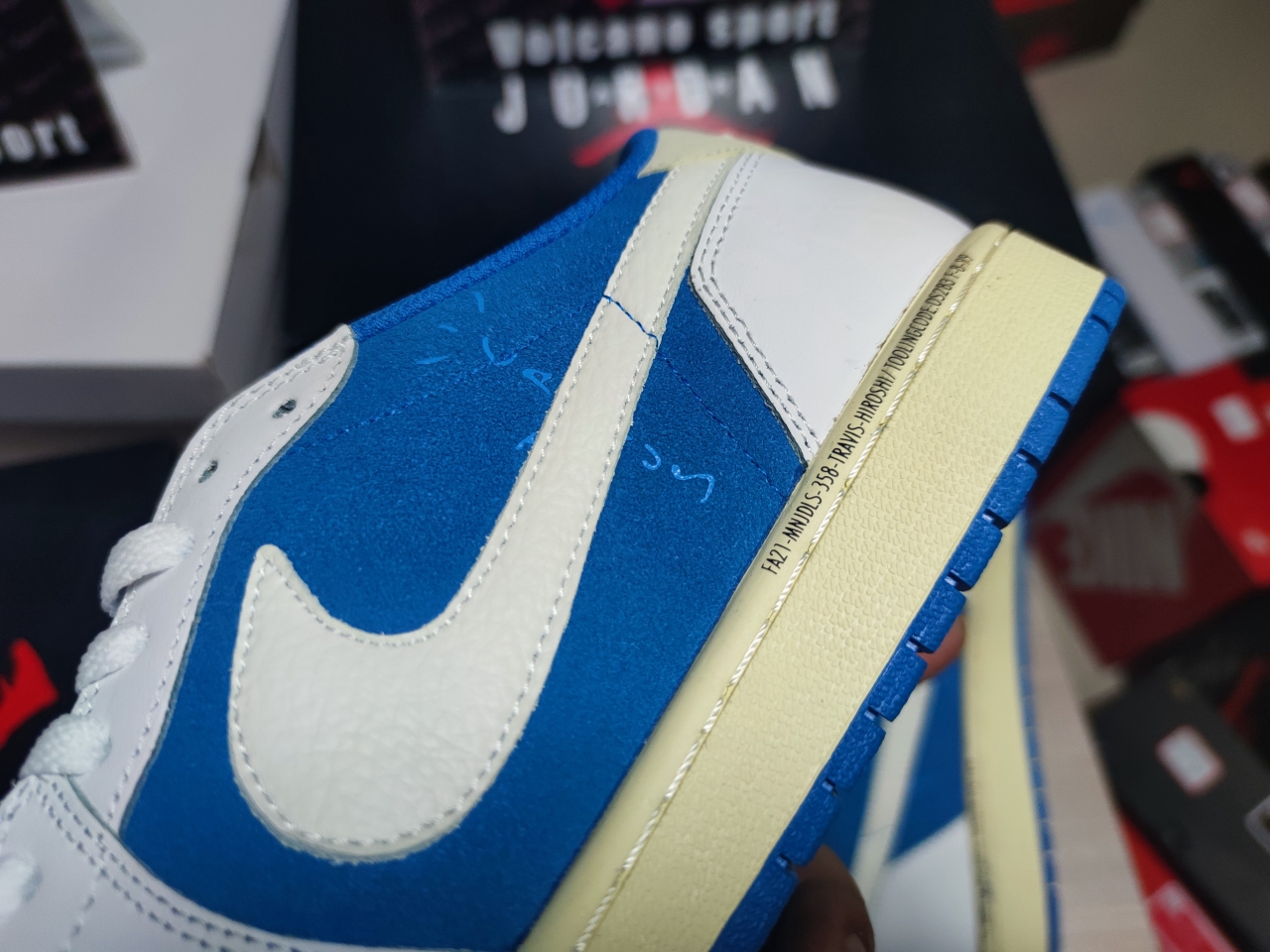 Travis Scott x Jordan 1 low CQ4277-212