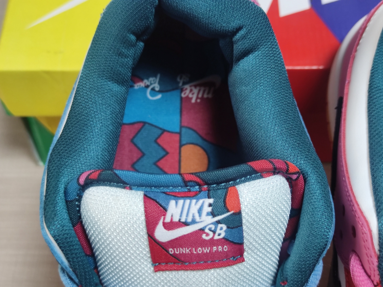 SB Dunk Low Pro QS Parra (Friends & Family) DH7695-100