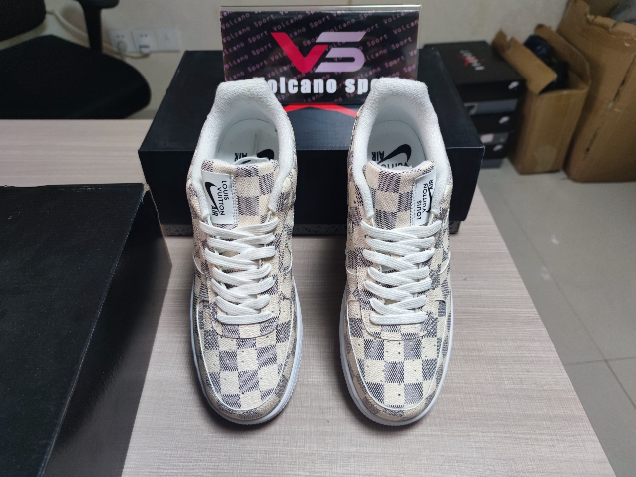 LV TRAIL SNEAKER x AF1